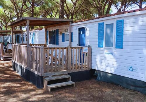 Gallery image of Happy Camp Mobile Homes in S'Ena Arrubia Camping Village in Arborea 