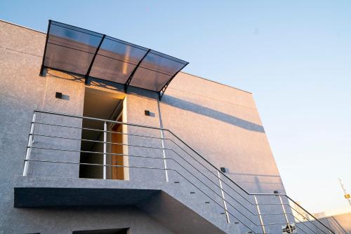 a staircase on the side of a building at Alvorada do Lago - A melhor hospedagem de Umuarama in Umuarama