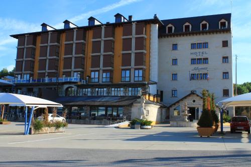 a large building in front of a parking lot at Hotel Gran Casona de Sanabria in Puebla de Sanabria