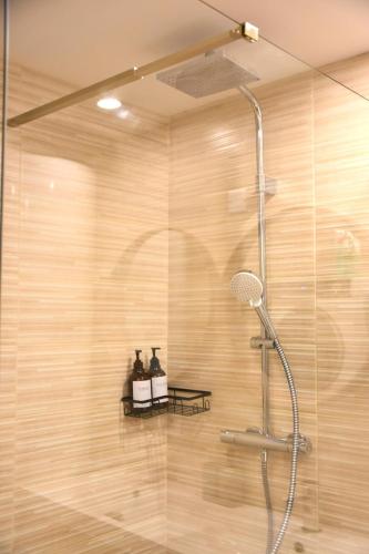 une douche avec une porte vitrée dans une salle de bain dans l'établissement Flat near Thionville Luxembourg Metz with outdoor, à Manom