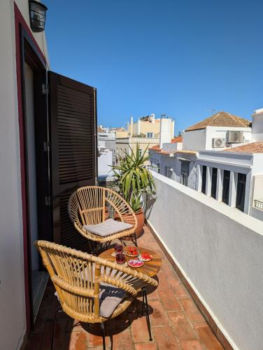 NEW!! Cherry House - Traditional Townhouse in the heart of Tavira