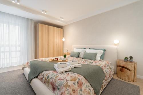 Stylish & Spacious Flat near the Beach by HostWise