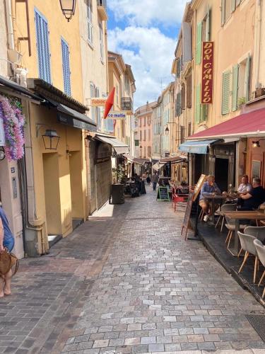 La petite Perle du Suquet, zone piétonne