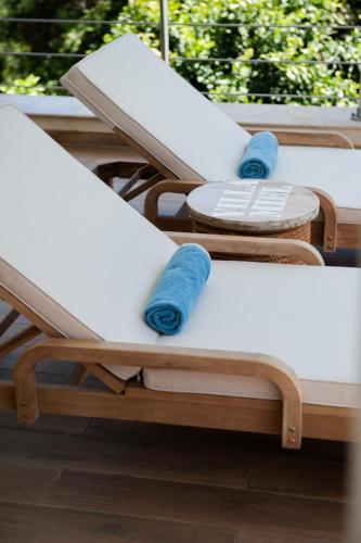 two chairs with blue towels on top of them at la villa miel in Opio