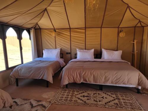 Postel nebo postele na pokoji v ubytování Ammar Luxury Camp