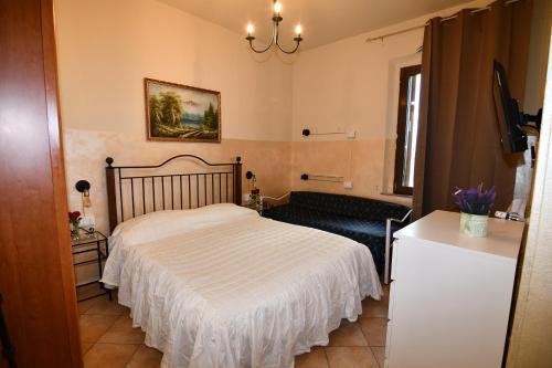 Ένα ή περισσότερα κρεβάτια σε δωμάτιο στο B&B VILLAGRANDE ROOMS