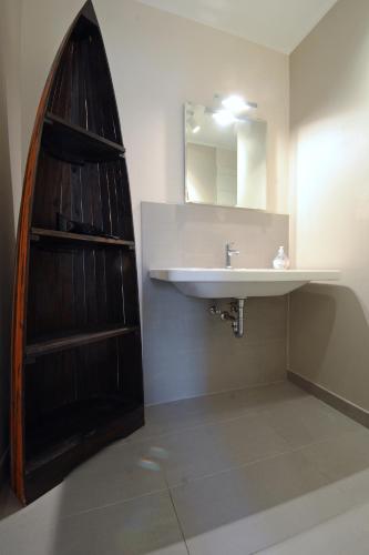 a bathroom with a sink and a mirror at Typ C1 Lodge - Napali Coast in Pelzerhaken