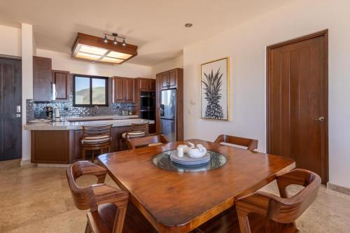 Kuchyň nebo kuchyňský kout v ubytování Sol Pacifico Deluxe Oceanfront Condo