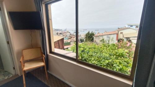a window with a view of a city at Hostal Florida Valpo in Valparaíso