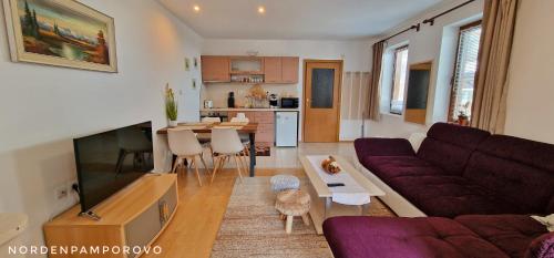 A kitchen or kitchenette at NordenPamporovo
