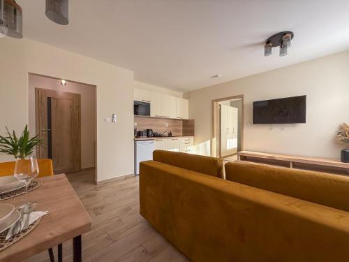 Una cocina o cocineta en Viola Apartman