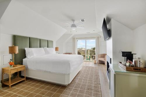 Katil atau katil-katil dalam bilik di Regatta Inn - Adults Only