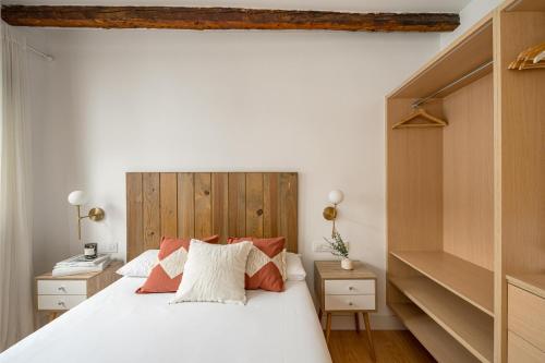 Chueca II calle Barco 2BR 2BH