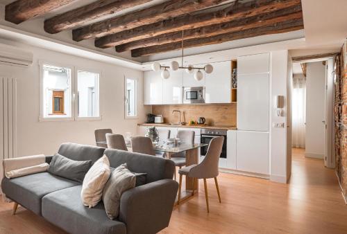 Chueca II calle Barco 2BR 2BH
