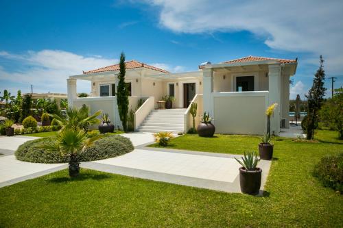Gallery image of Villa Ai Ηelis Beach in Svoronata