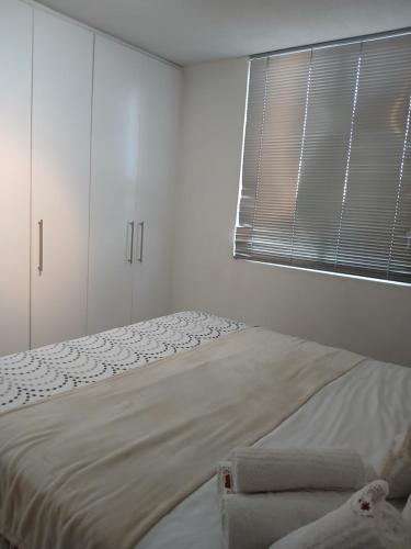 Ένα ή περισσότερα κρεβάτια σε δωμάτιο στο Dmn City Junction Apartments