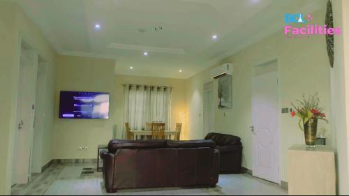 a living room with a couch and a tv at Agnes Court in Nopendaw