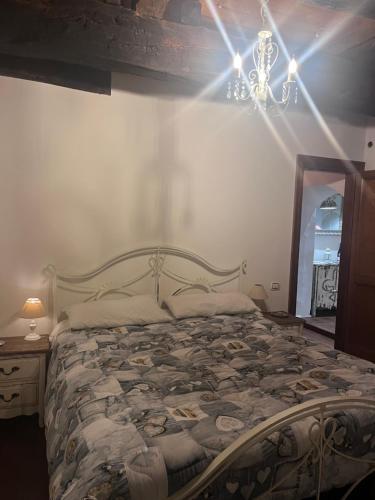 Postel nebo postele na pokoji v ubytování Un Incanto Chic nel Borgo