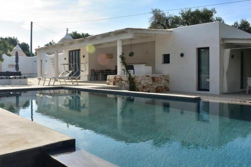 Πισίνα στο ή κοντά στο Che Bello Trullo piscina jacuzzi pallavolo