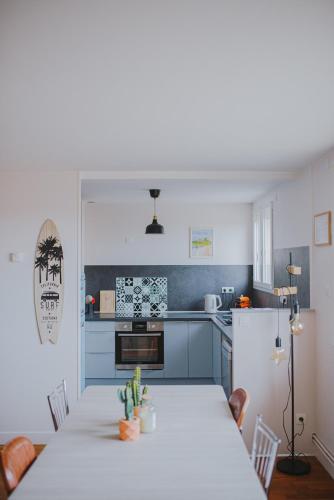 Le Côte Ouest - 2 Bedroom Apartment with Garage