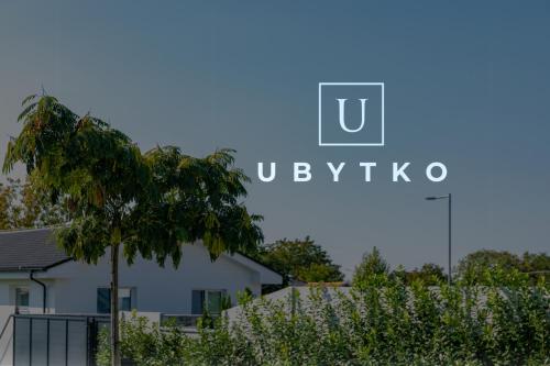 a sign for a house with a palm tree at UBYTKO - Apartment in Blahová - Experience Rye Island in Blahová