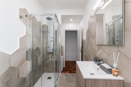 Skylife Modern 4-Bedroom Trastevere Apartment
