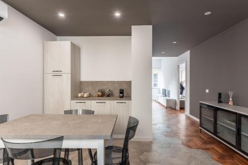 Skylife Modern 4-Bedroom Trastevere Apartment