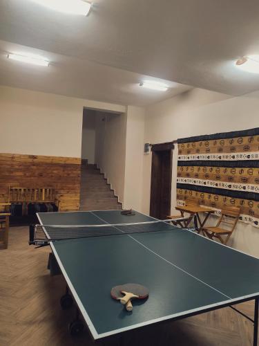 a ping pong table in a room with a ping paddle at Панорама хаус Лещен и еко къщи Дървена и Землянка in Leshten
