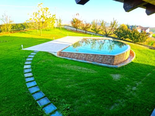 a swimming pool in the middle of a grass field at Ca 'nsel Bric in Canelli
