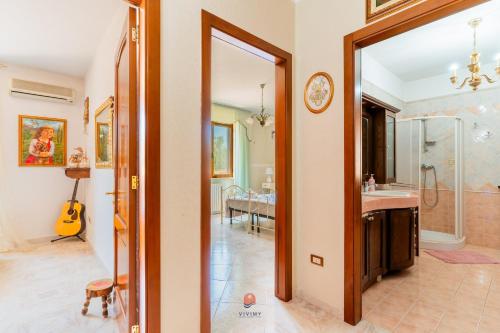 Ένα μπάνιο στο Villa Petra By Vivimy