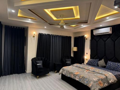 The Sapphire Suitesにあるベッド