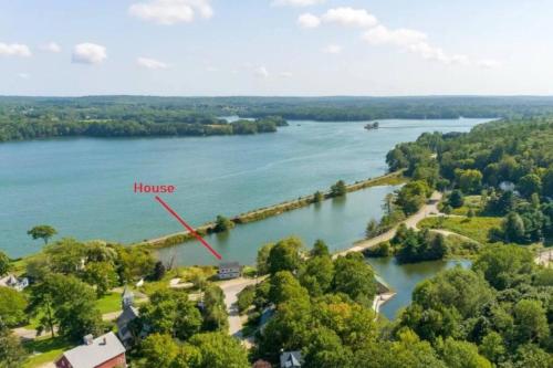 an aerial view of a house on a river at Peaceful Oasis by the Great Salt Bay 3BR 2Ba in Newcastle