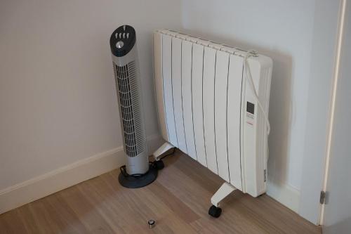 a white radiator in a corner of a room at Earra - Goxo - centro, 450m playa in Zarautz