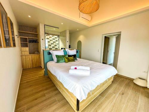 Ein Bett oder Betten in einem Zimmer der Unterkunft Baie du Paradis
