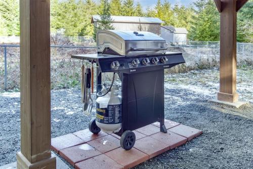 Kemudahan BBQ tersedia untuk tetamu di rumah percutian