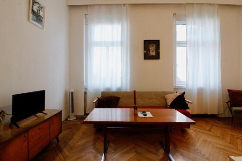 BRIGHT ELEGANT FLAT in Center