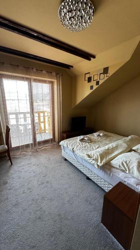 Ένα ή περισσότερα κρεβάτια σε δωμάτιο στο One-room apartment with a view of the High Tatras B 405