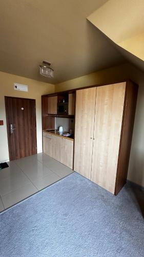 Η κουζίνα ή μικρή κουζίνα στο One-room apartment with a view of the High Tatras B 405
