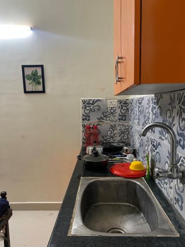 Kuchyň nebo kuchyňský kout v ubytování Compact one room flat in Whitefield - Mini, Basic