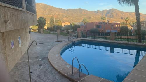 Bazén v ubytování Ático en La Envía con estupendas vistas y tranquilidad nebo v jeho okolí