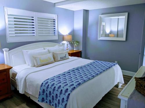 Postel nebo postele na pokoji v ubytování Shell Island Resort - All Oceanfront Suites