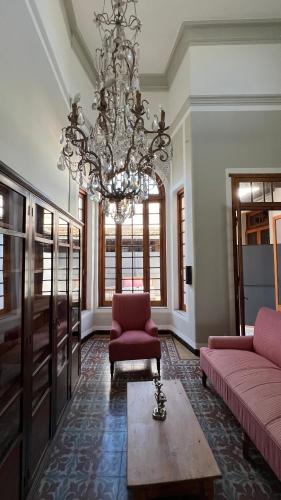 a large living room with a chandelier and pink furniture at ART APART DeCO in Salto