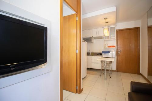 a living room with a flat screen tv on a wall at OZPED Flats Particulares Edifício Life Resort in Brasilia
