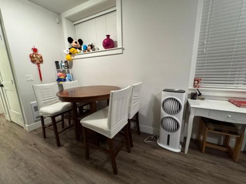 Φωτογραφία από το άλμπουμ του Modern 2BR Suite Near Morgan Creek & White Rock σε Surrey