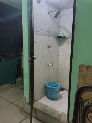 Koupelna v ubytování Mahakumbh 2025