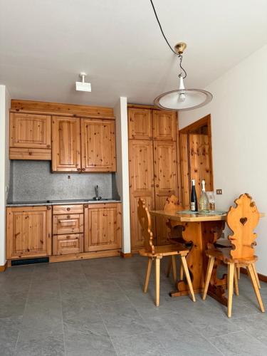 A kitchen or kitchenette at Appartamento Marco