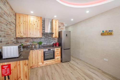 Η κουζίνα ή μικρή κουζίνα στο 40sec walk to Xlendi Beach - Fully Air Con & Heated Brand New Central Apartment