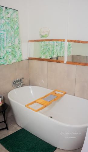 Ένα μπάνιο στο Desert Place Self-catering cc