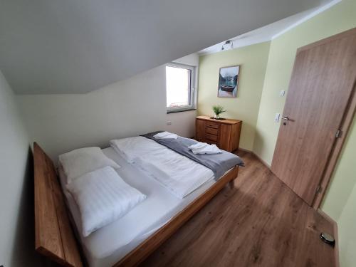 Ein Bett oder Betten in einem Zimmer der Unterkunft Almhaus Hochenwarter