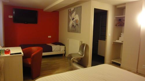 Ένα ή περισσότερα κρεβάτια σε δωμάτιο στο Hôtel Carpe Diem